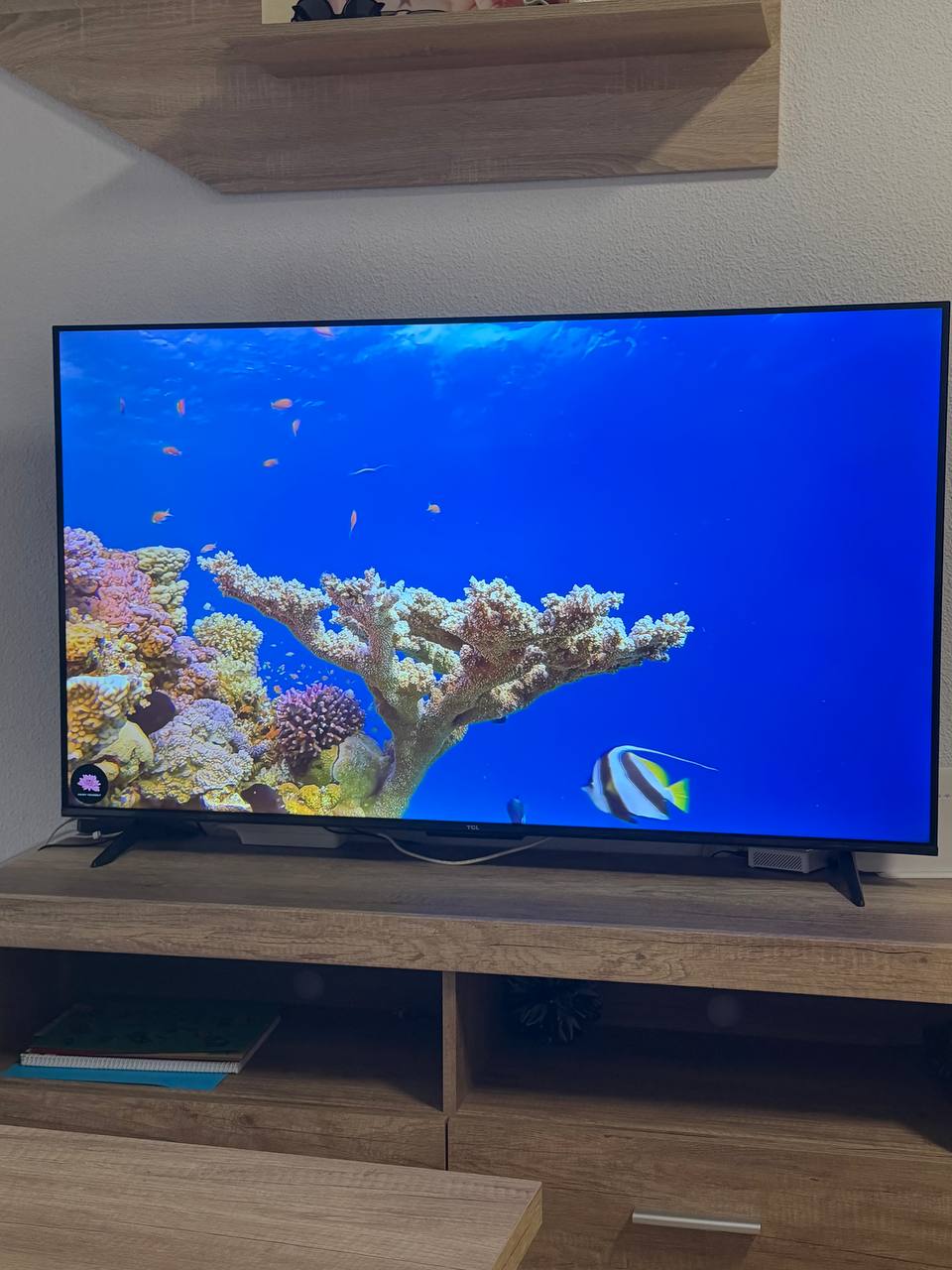 Телевизор TCL 55P6K, 55”, 4K Smart TV. Работает отлично. Есть небольшие косметические сколы на экран