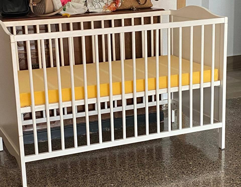 Продам дитяче ліжечко IKEA в гарному стані та манеж   70€ торг 2