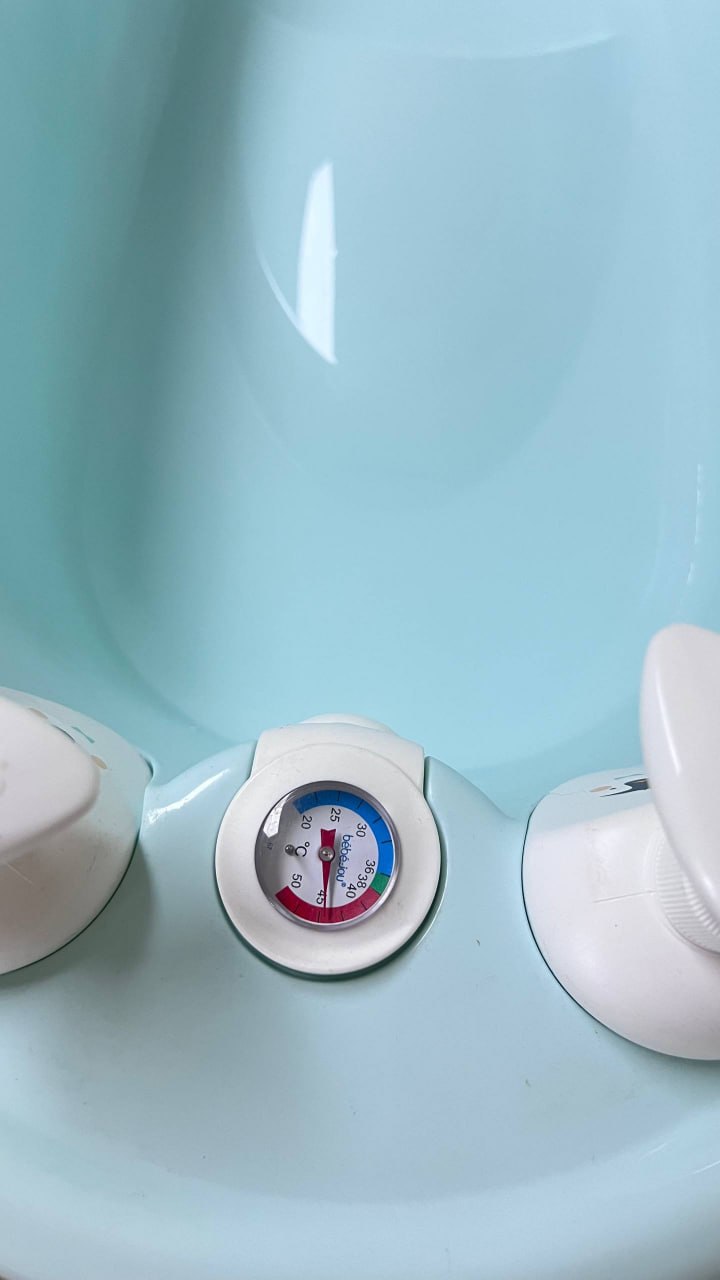 Продается детская ванночка марки Bebe-jou. В наборе: сама ванночка, которую можно снять и переместит 6