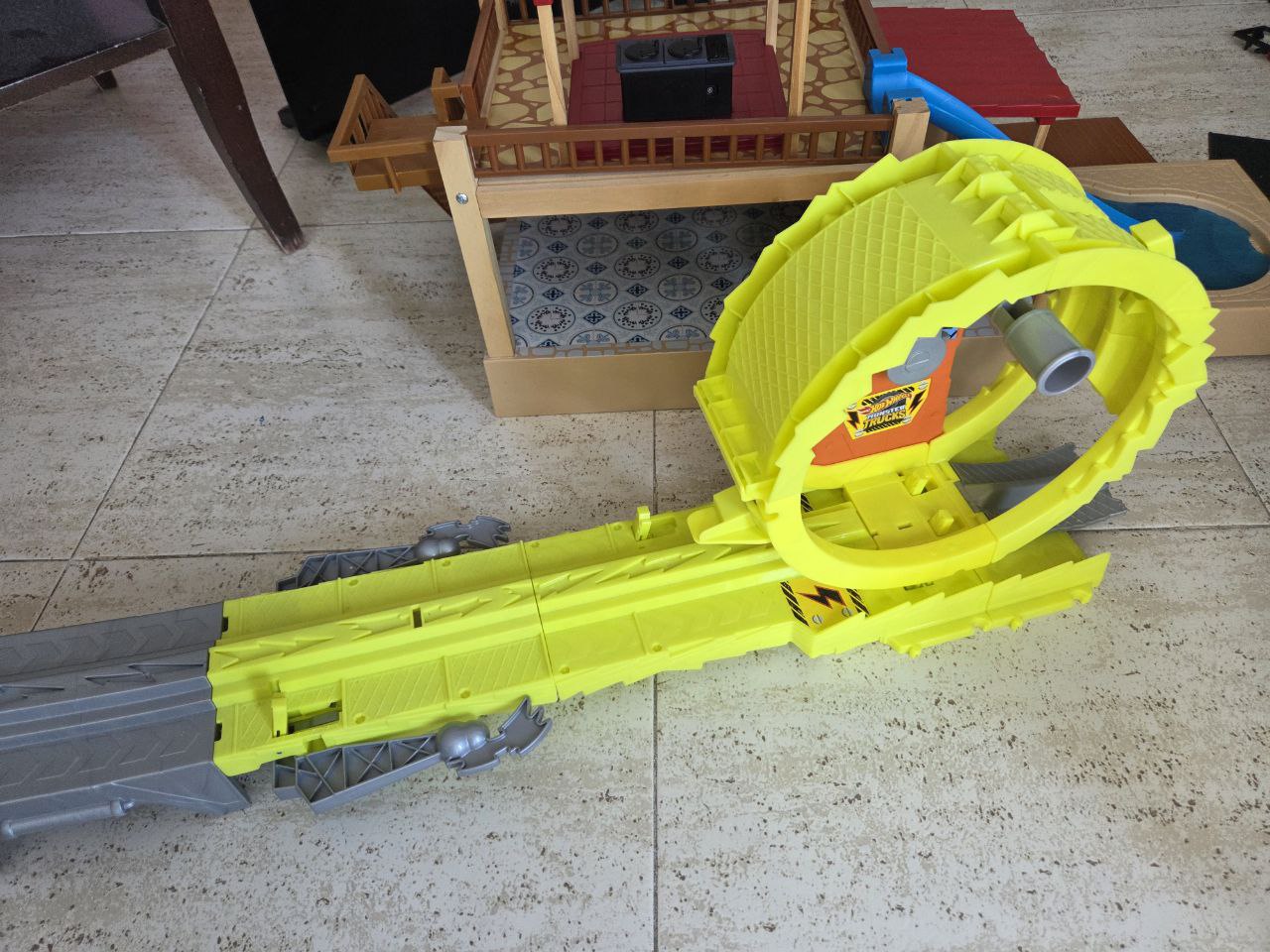 Трек для больших Hot Wheels.