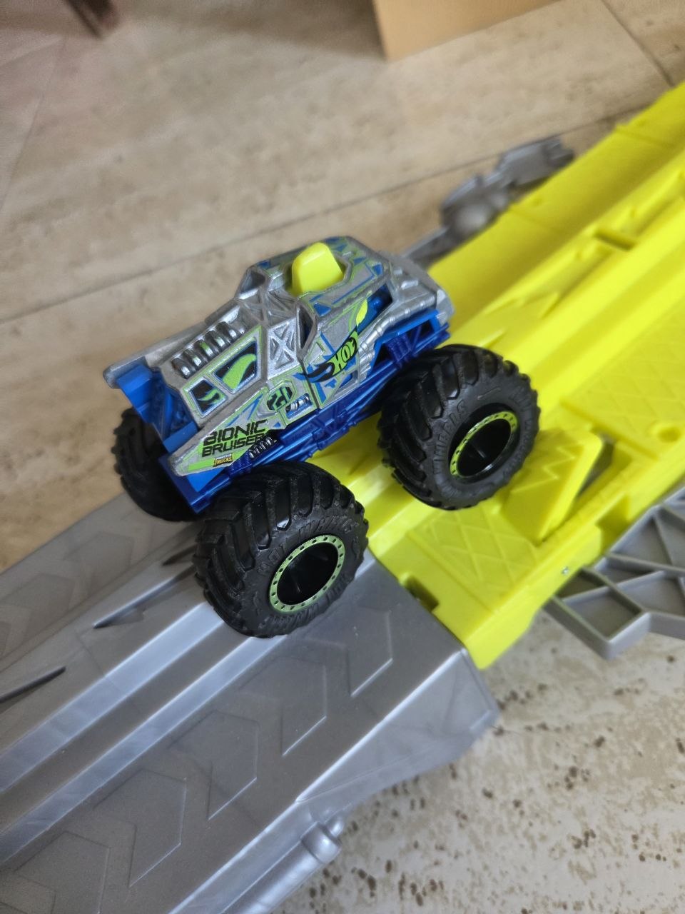 Трек для больших Hot Wheels. 4
