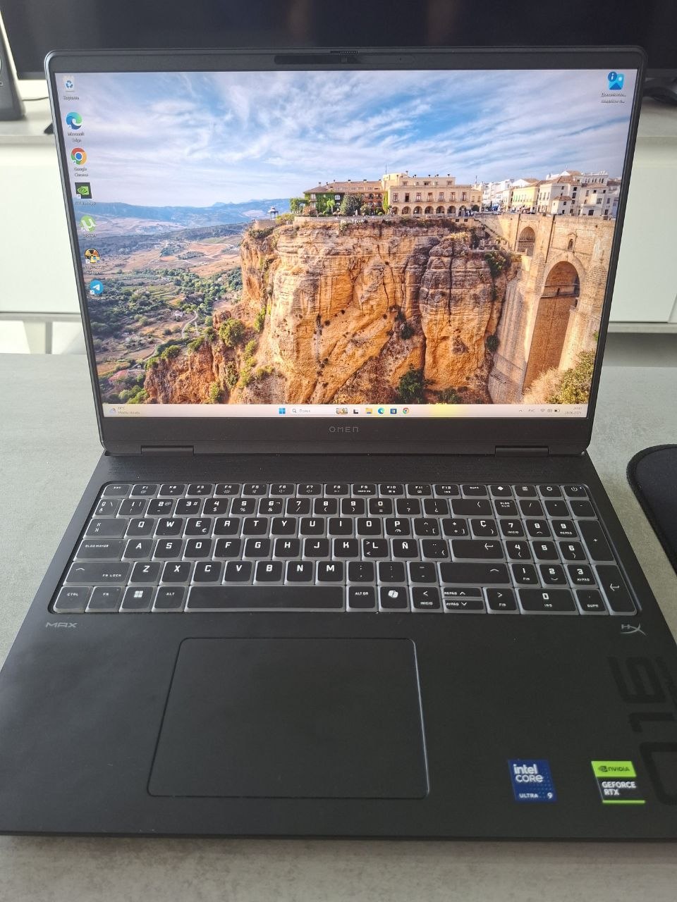 Продам ноутбук HP OMEN MAX Gaming Laptop 16-ah0010ns, состояние почти новое, пользовался им всего ли 2