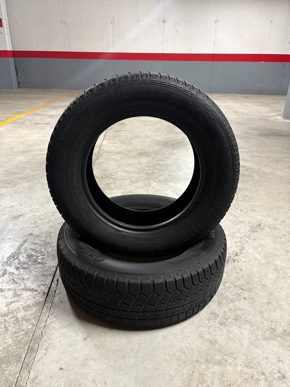 Шины Continental, 215/65 R16 102Q, без проколов и порезов. 2 шт.