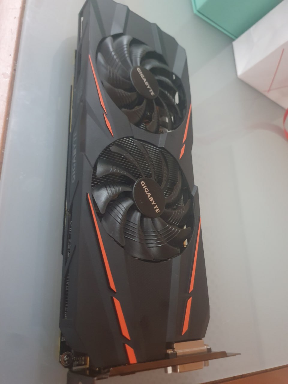 Продам видеокарту Gigabyte GV-N1060 6Gb. В использовании около 1 года. 