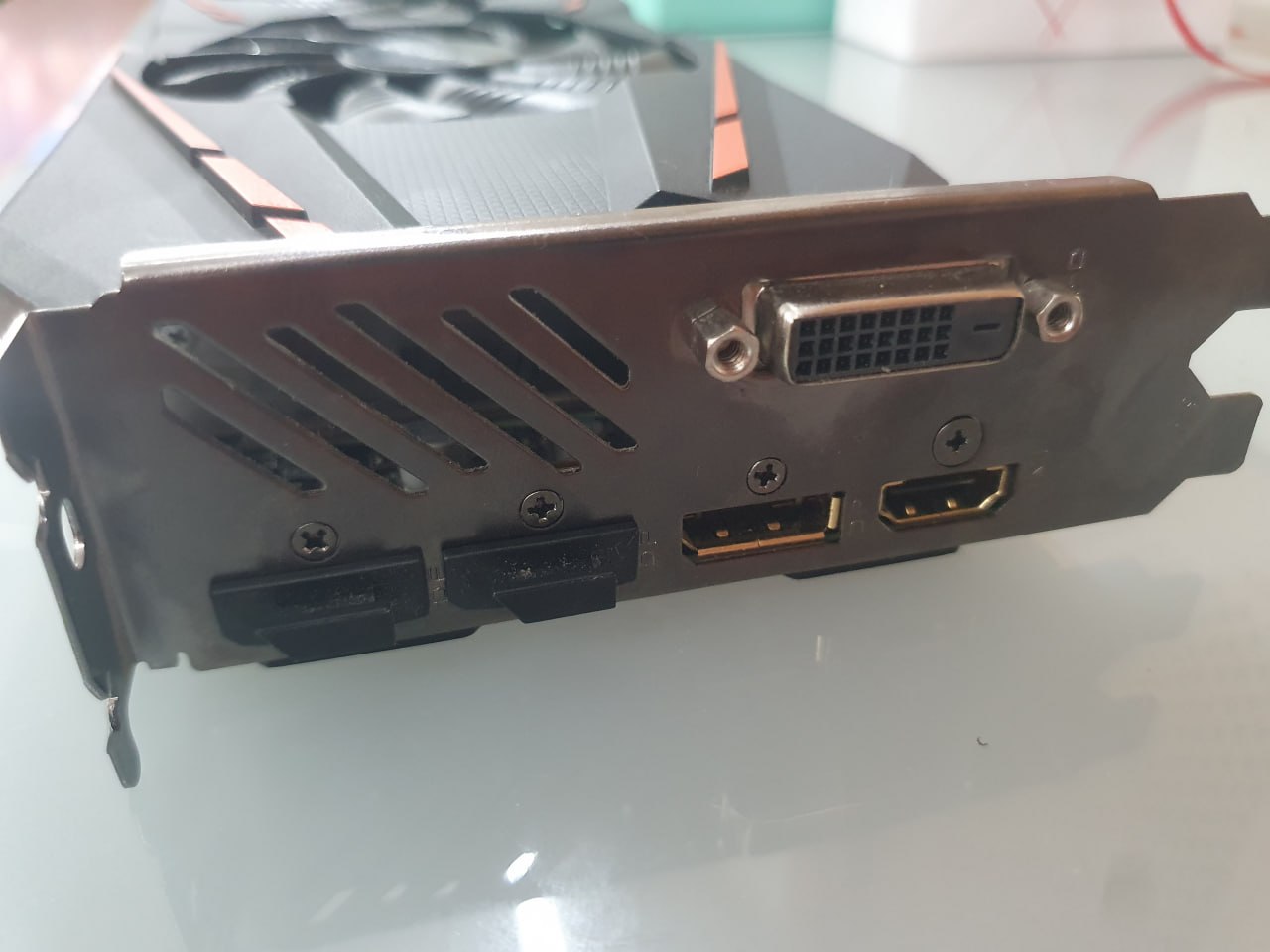 Продам видеокарту Gigabyte GV-N1060 6Gb. В использовании около 1 года. 2