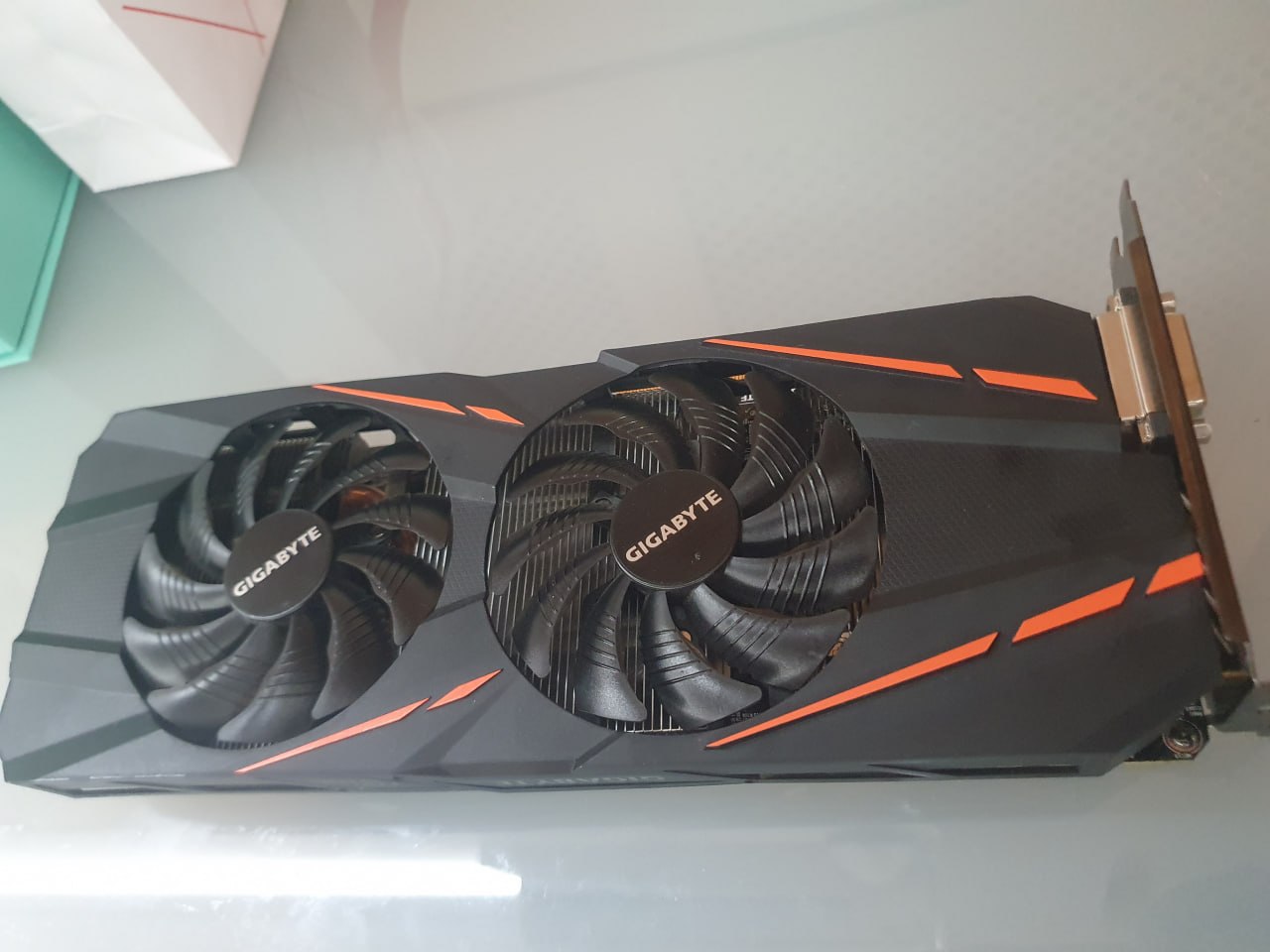 Продам видеокарту Gigabyte GV-N1060 6Gb. В использовании около 1 года. 3