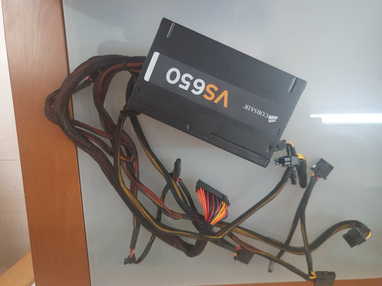 Продам компьютерный блок питания Corsair VS650. В отличном состоянии, без нареканий.