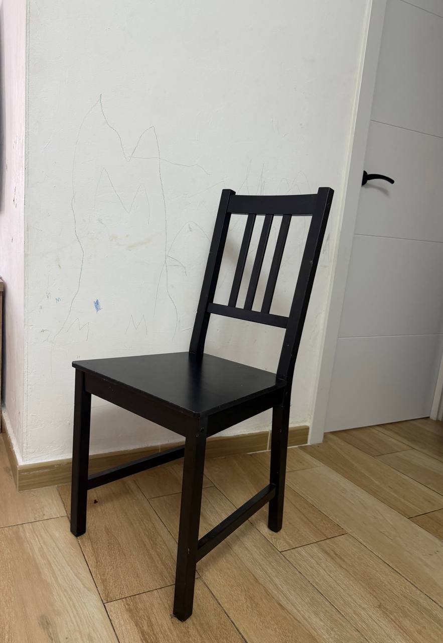 4 одинаковых стула, 50€ в хорошем состоянии. Padre espla(Alicante )