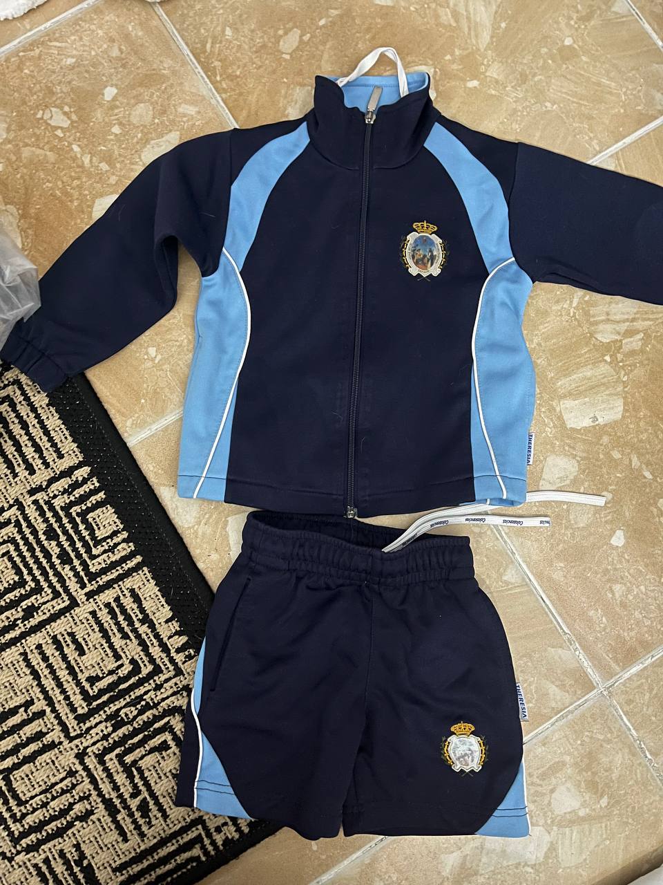🎒 Продам одяг для школи Colegio Calasancio