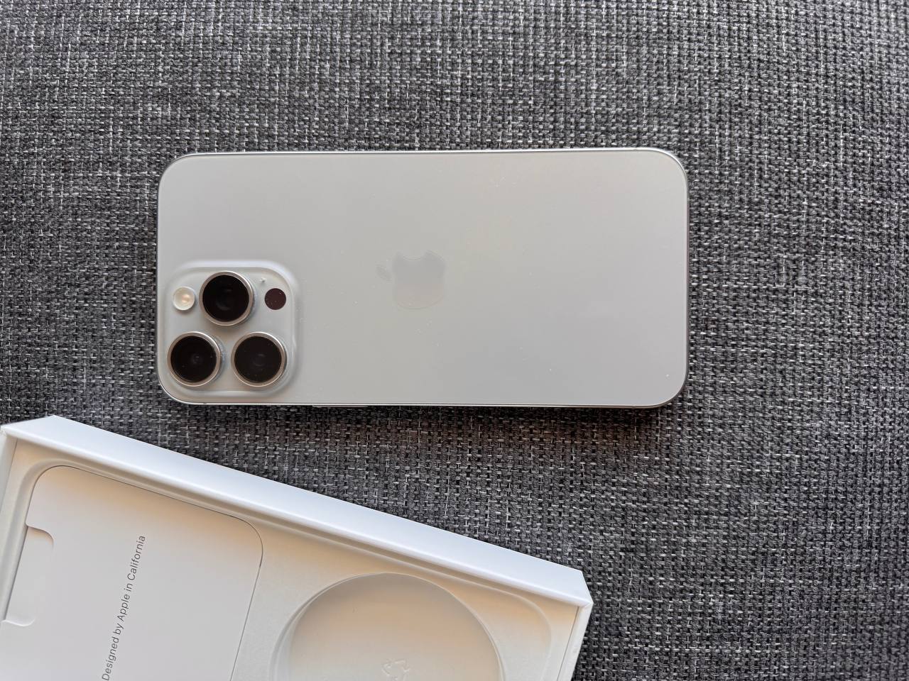 Продам IPhone 15 ProMax 256Gb Natural Titanium. Был куплен в Apple Store в США. 2