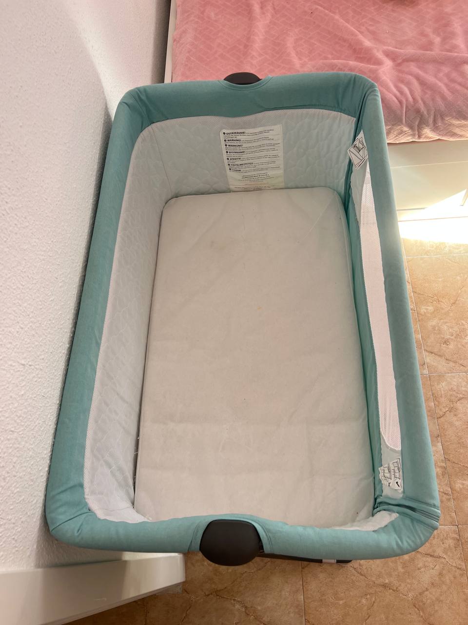 Продаю приставную кроватку. 3