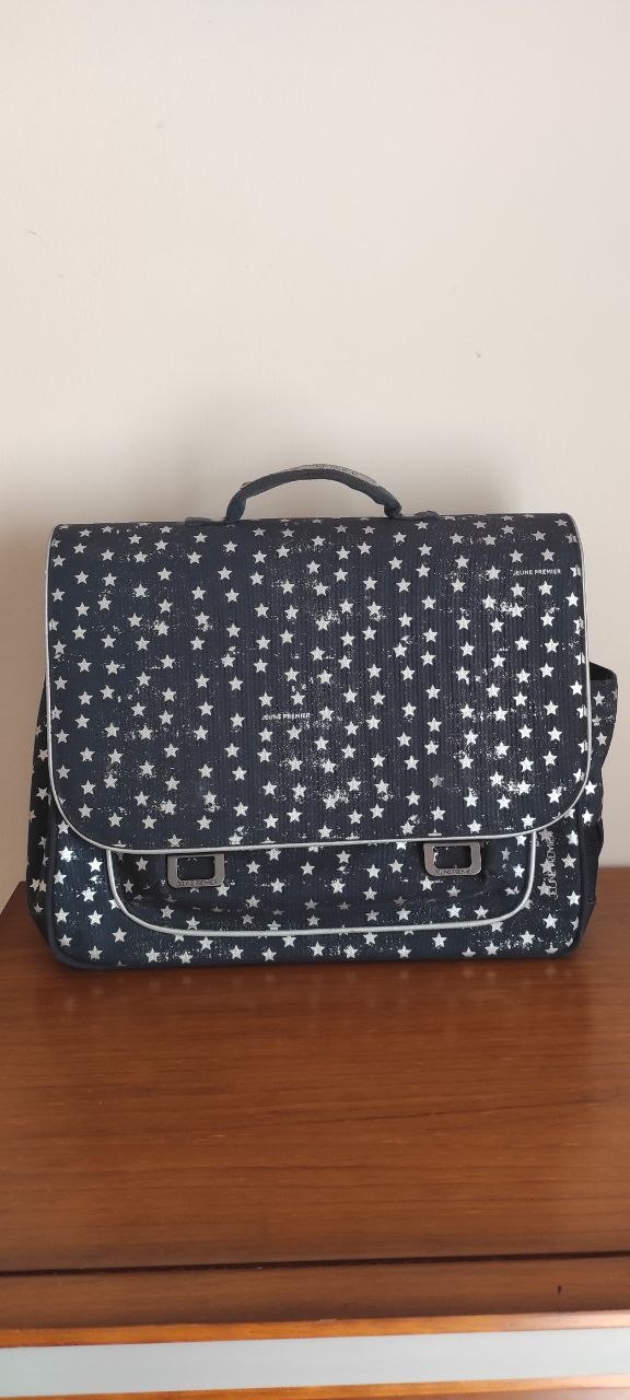 Портфель - рюкзак midi Jeune Premier. Вес 0.9 кг. Р.38×32×14 см. Имеются 2 больших отделения, дополн