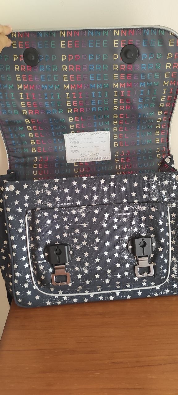 Портфель - рюкзак midi Jeune Premier. Вес 0.9 кг. Р.38×32×14 см. Имеются 2 больших отделения, дополн 3