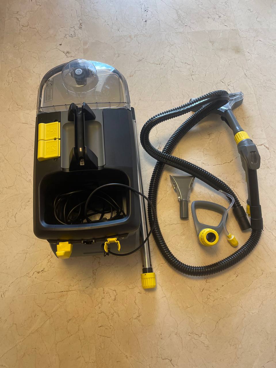 Продаю Kärcher Professional Puzzi 10/1 Edition с коробкой и средствами для уборки. Использовался 4 р 3