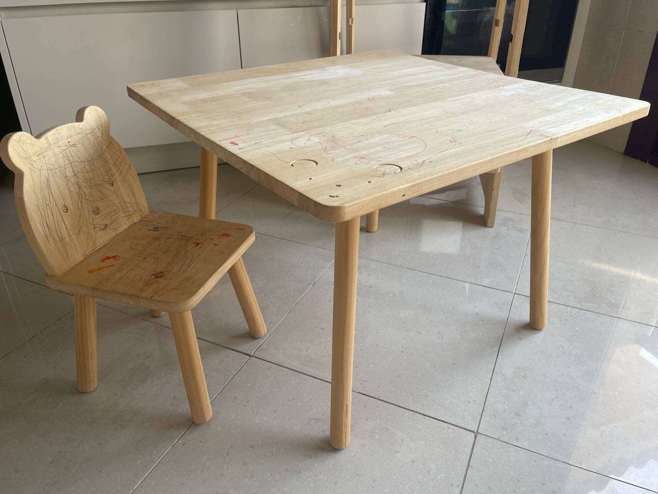 Продам столик и стульчик Zara Home 