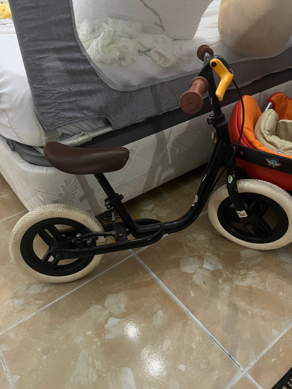 Продам дитячий велосипед і біговел — по 20 €