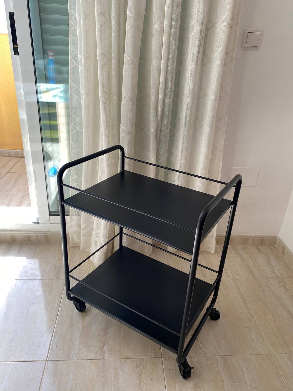 Тележка на колёсиках, 2 полки, чёрная — 25 €