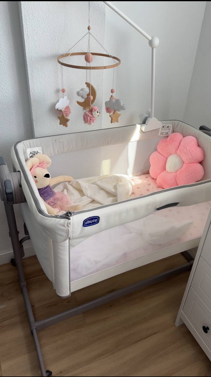 Продам детскую кроватку Chicco