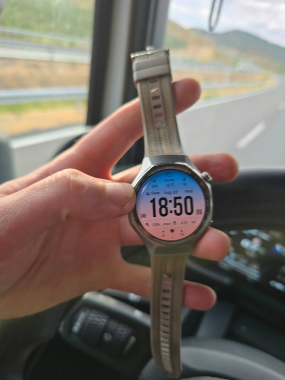 Продаю часы HUAWEI WATCH 5 46 мм, коричневая версия - 270€ 3