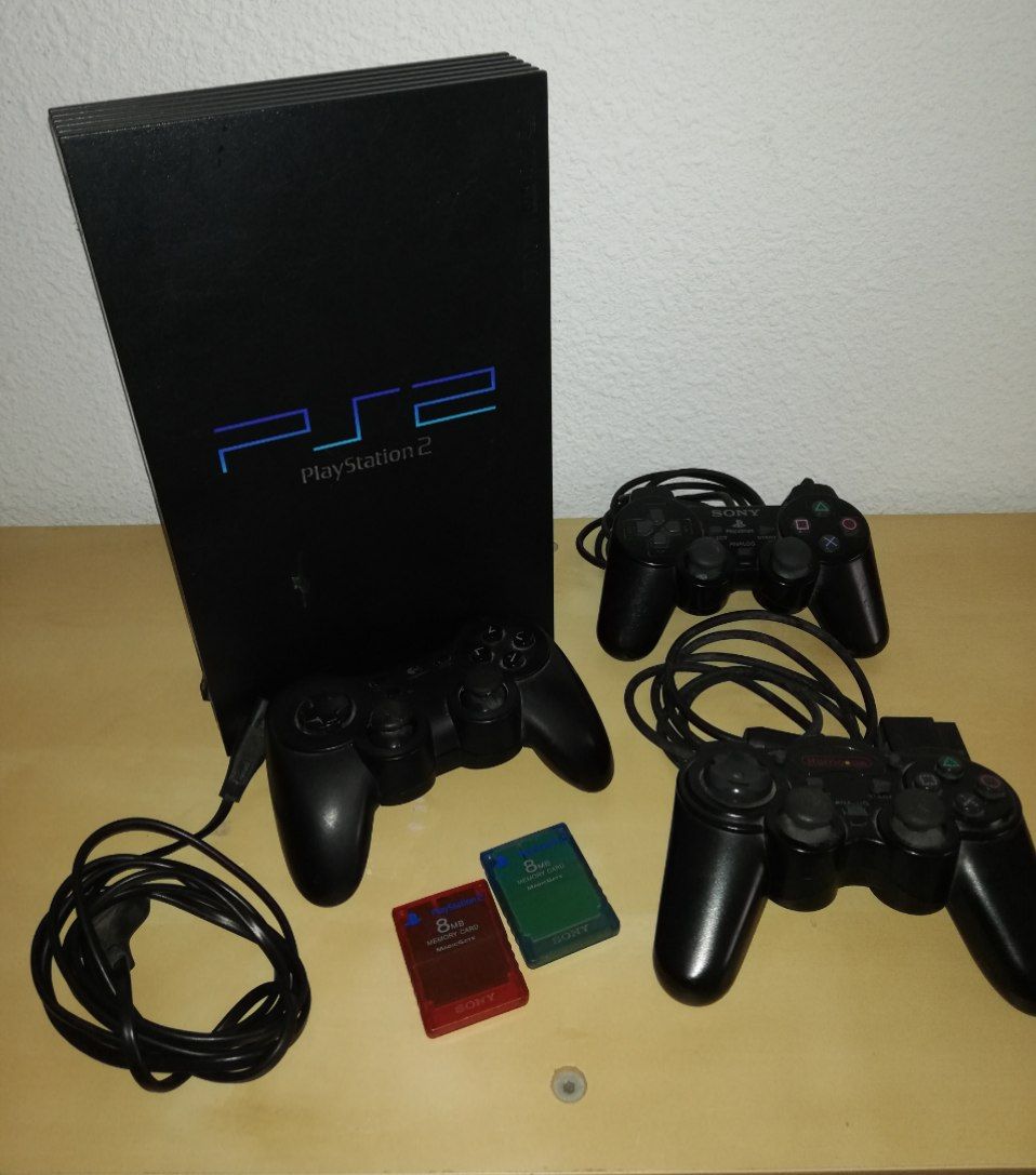 Продам PS2, рабочая, со всем что к ней есть. 20 €