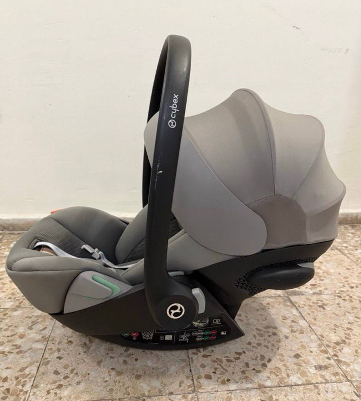 Продам коляску с автокреслом cybex priam, состояние очень хорошее 450€, к ним отдам большой пакет ве