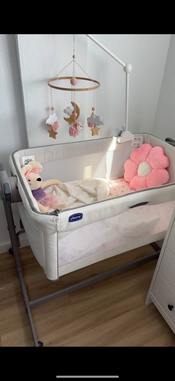 Продам приставную детскую кроватку Chicco 🤍