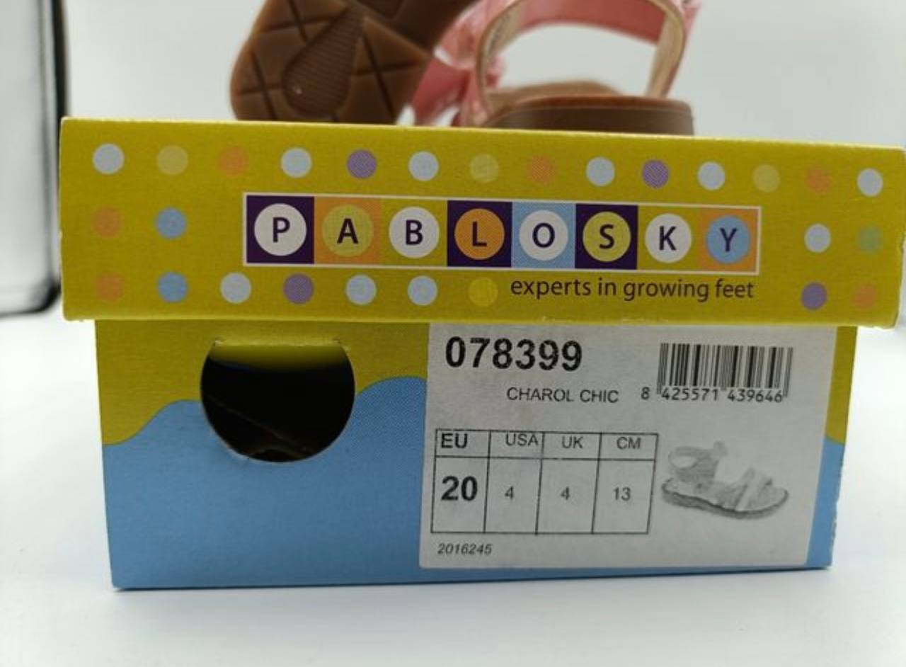 Продам новые сандалики Pavlovsky 20 размер 15€ и есть еще новые ботинки 21 размера 3