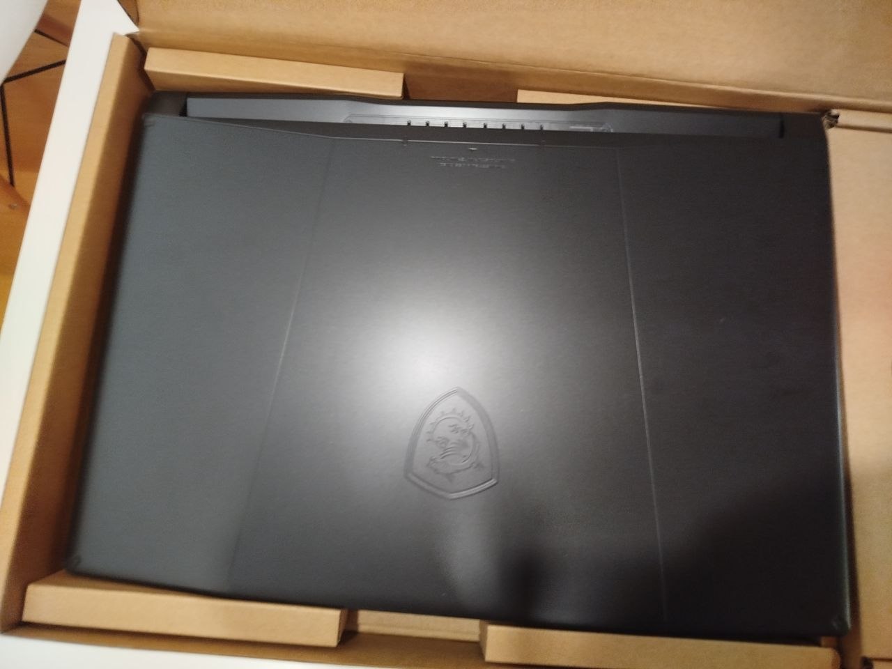 Продам или обменяю Игровой ноутбук Msi Katana 15 B13V , куплен полтора месяца назад в Mediamarkt (ко