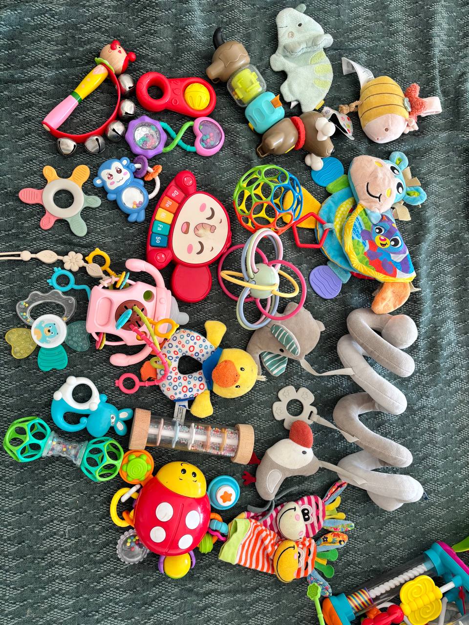 Продам большой набор детских игрушек и погремушек 🧸