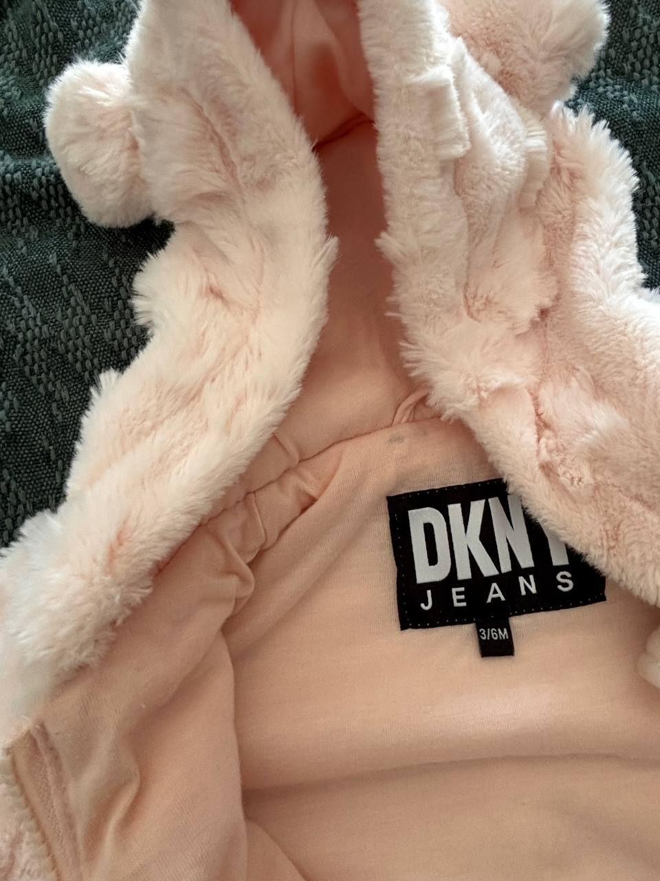 Продам новый тёплый комбинезон DKNY JEANS 2