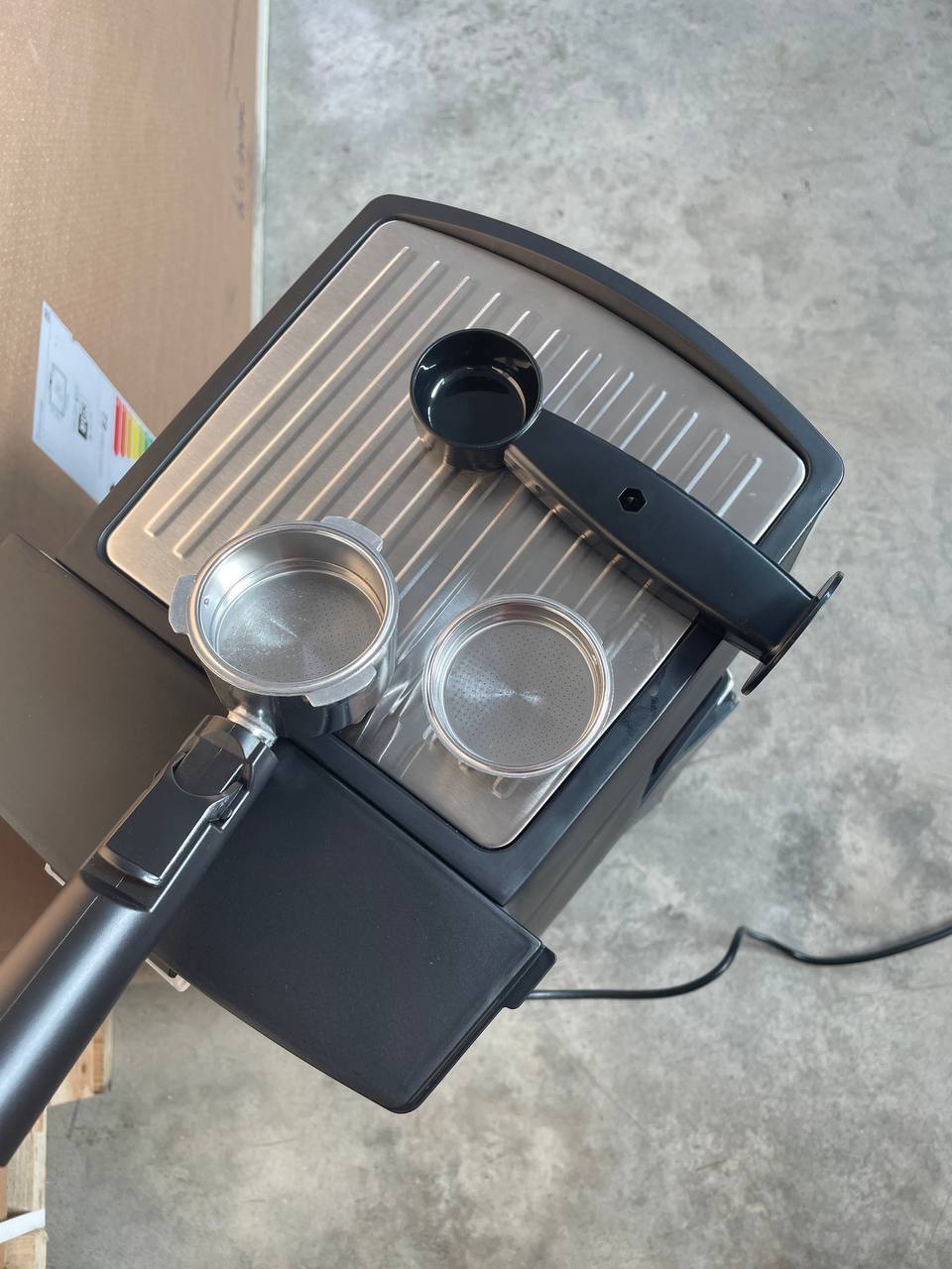 Cecotec Power Espresso 20, абсолютная новая кофе машина, цена 35€, есть 5 в наличии, торг уместен 5