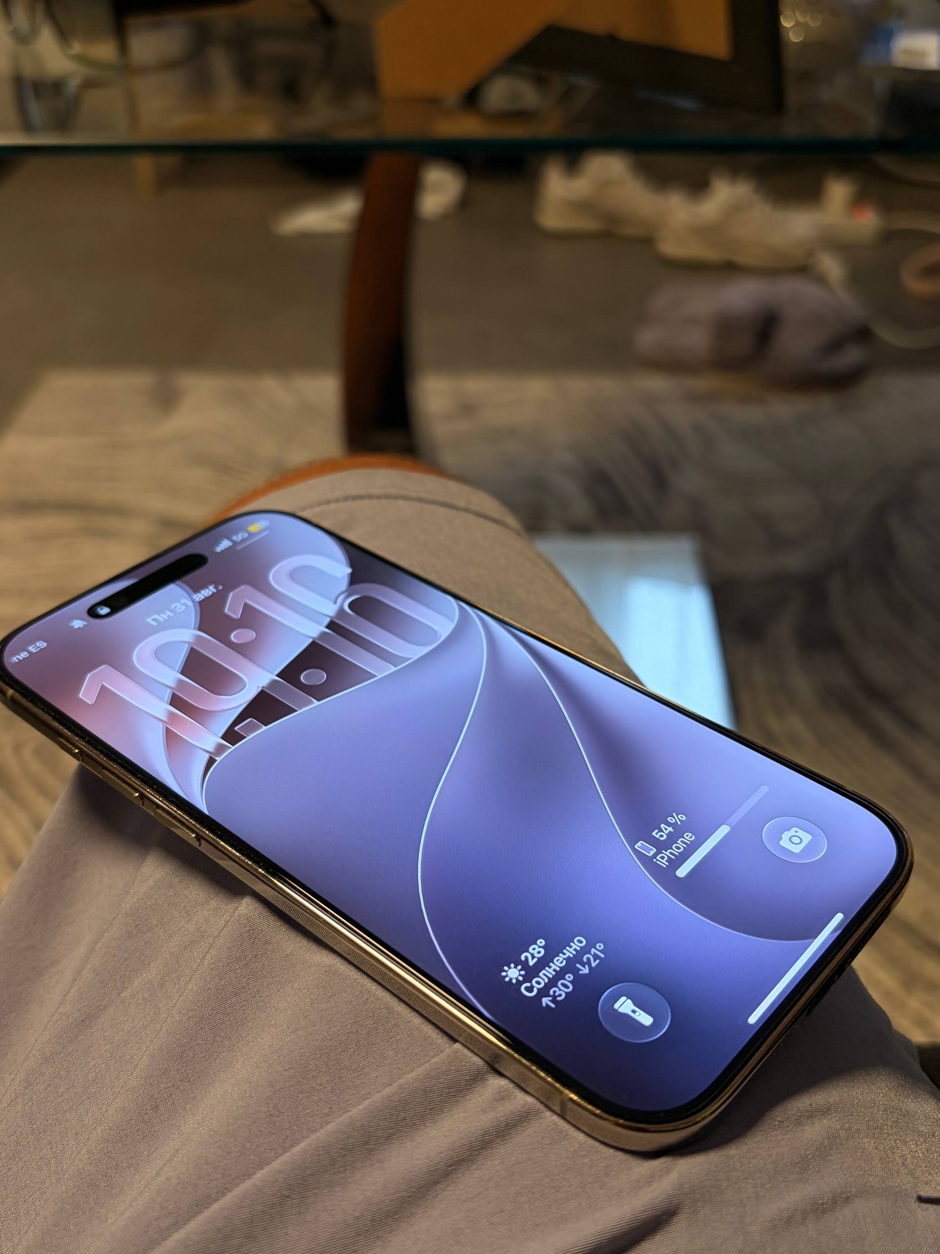 Добрый день в продаже iPhone Air  256 в идеальном состояние . Телефон куплен в апреле месяце . Цвет 