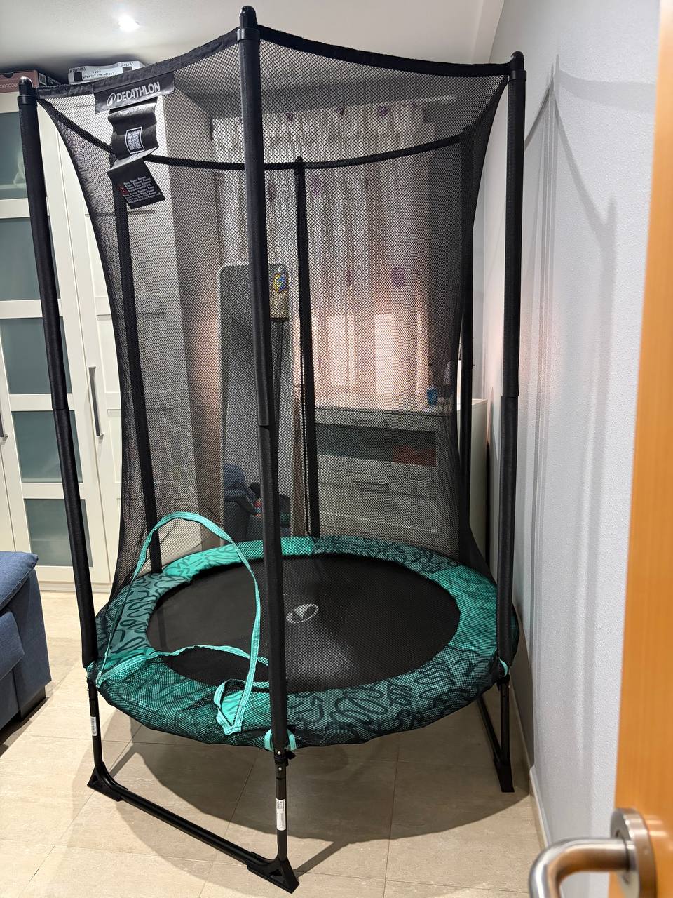 Продам батут ширина 140см із захисною сіткою. Ціна 85 €. Можлива доставка.