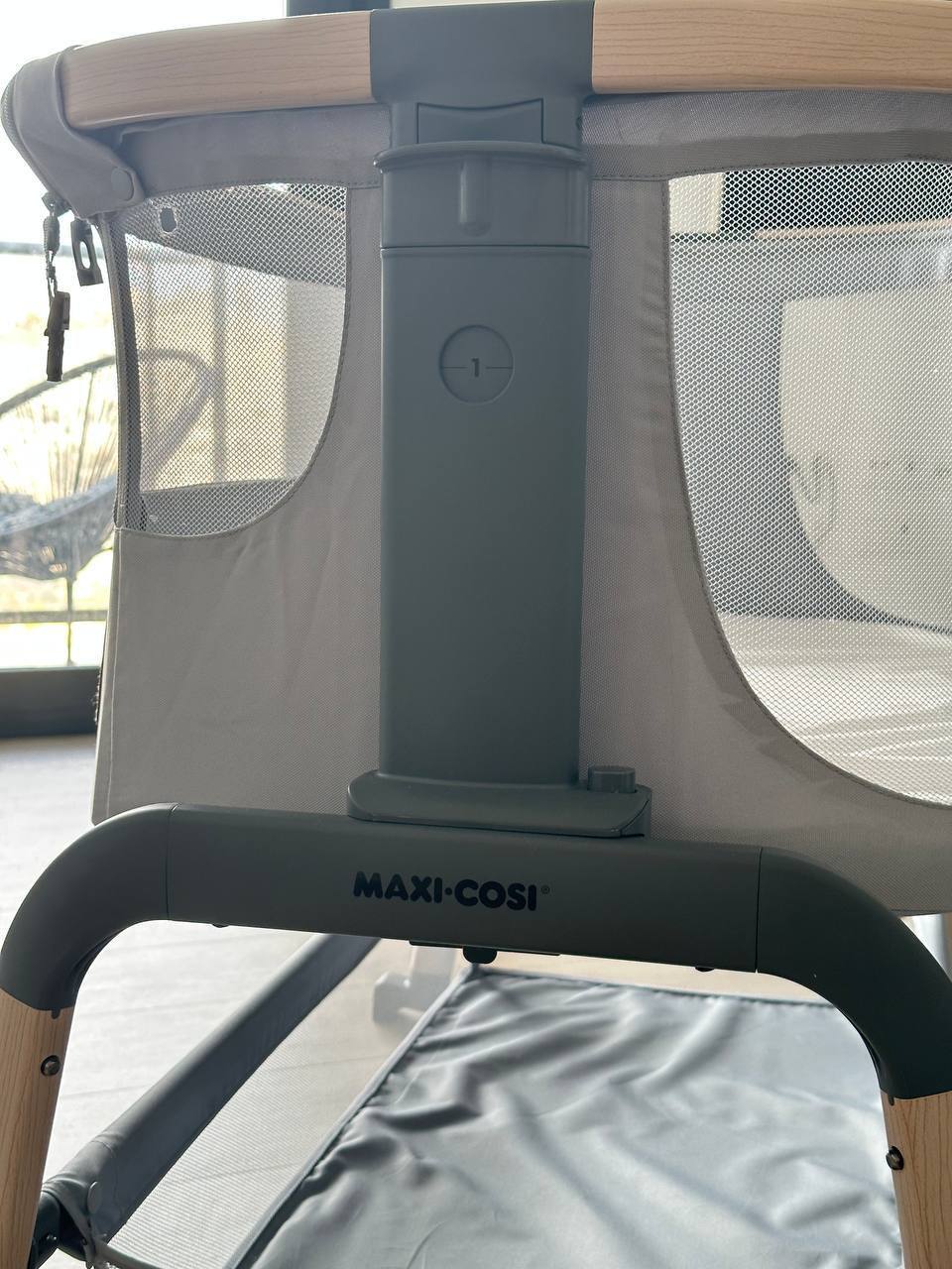 Продам приставную кроватку Maxi-cosi 3