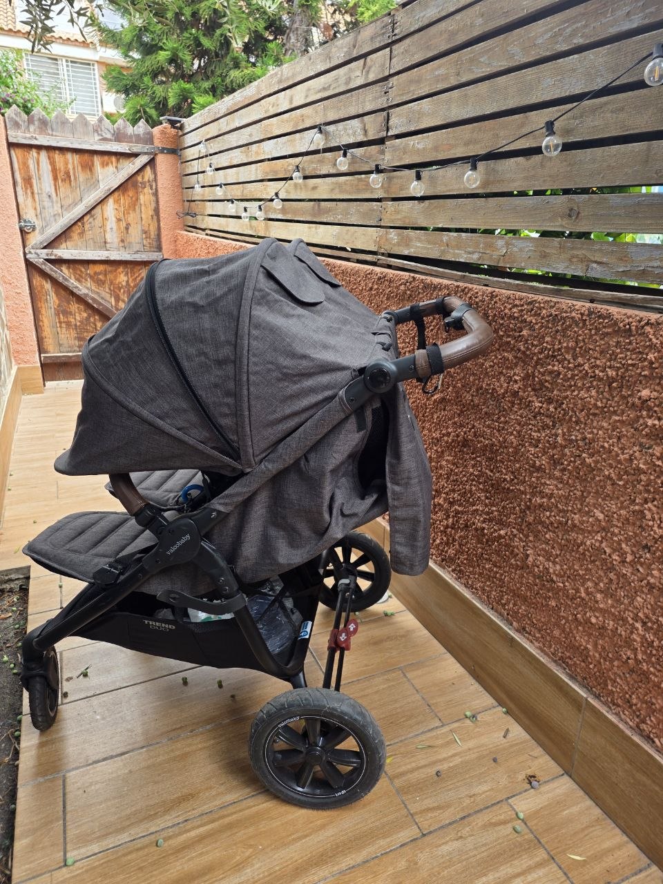 Пролам коляску для двойни/ погодок valcobaby trend duo . Можно использовать с 0. Кресла регулируются 4