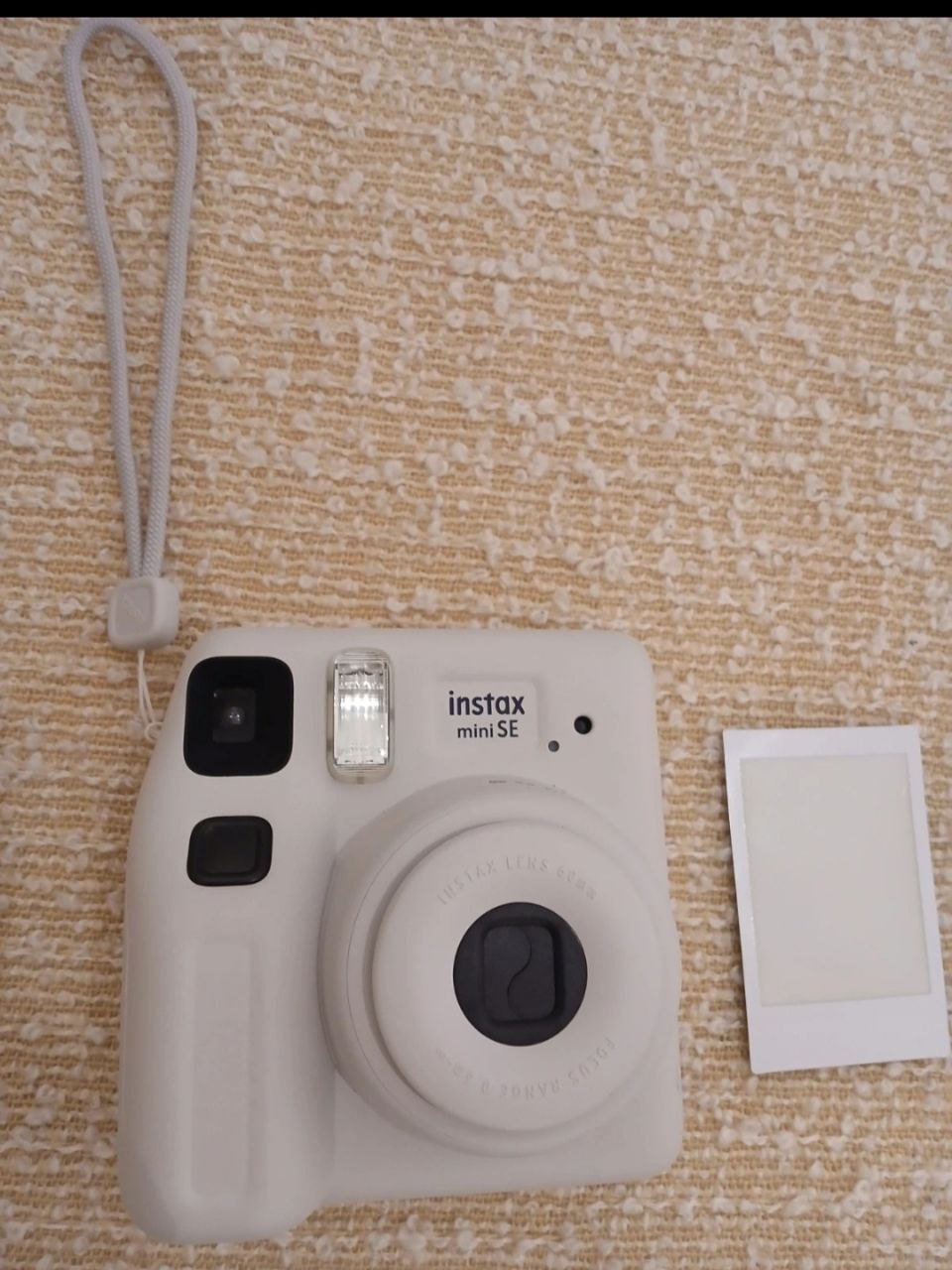 Instax fotoaparatas ,использовали только 1 кассету,практически новый .Куплен в Дубае .Цена 35 €.В Ал