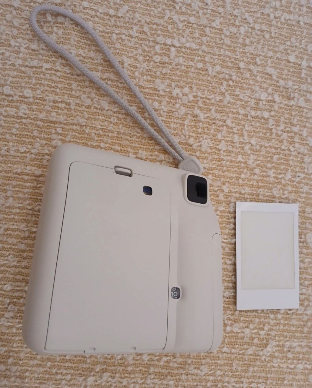 Instax fotoaparatas ,использовали только 1 кассету,практически новый .Куплен в Дубае .Цена 35 €.В Ал 2
