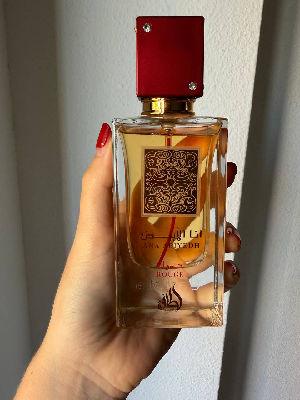 Новый флакон духов без упаковки 