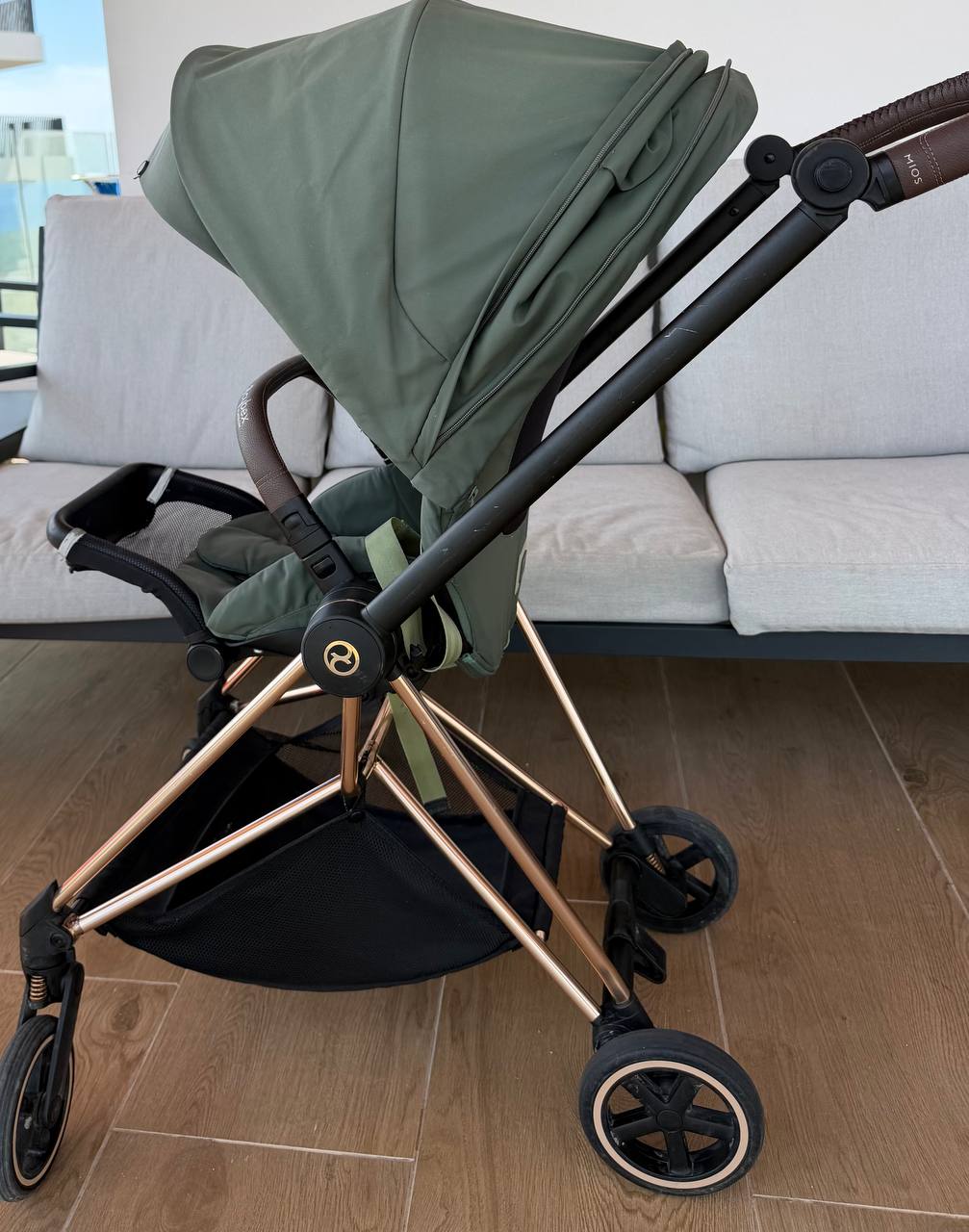 Cybex mios, есть потертости и нужно перетянуть ручку, отдам за 150 евро