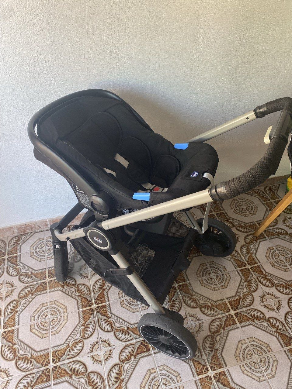 Продам Коляску Chicco 3 в 1+подарок 5