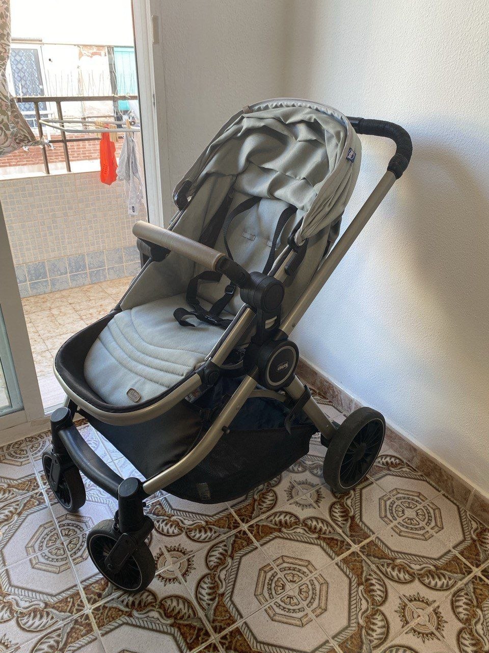 Продам Коляску Chicco 3 в 1+подарок 6