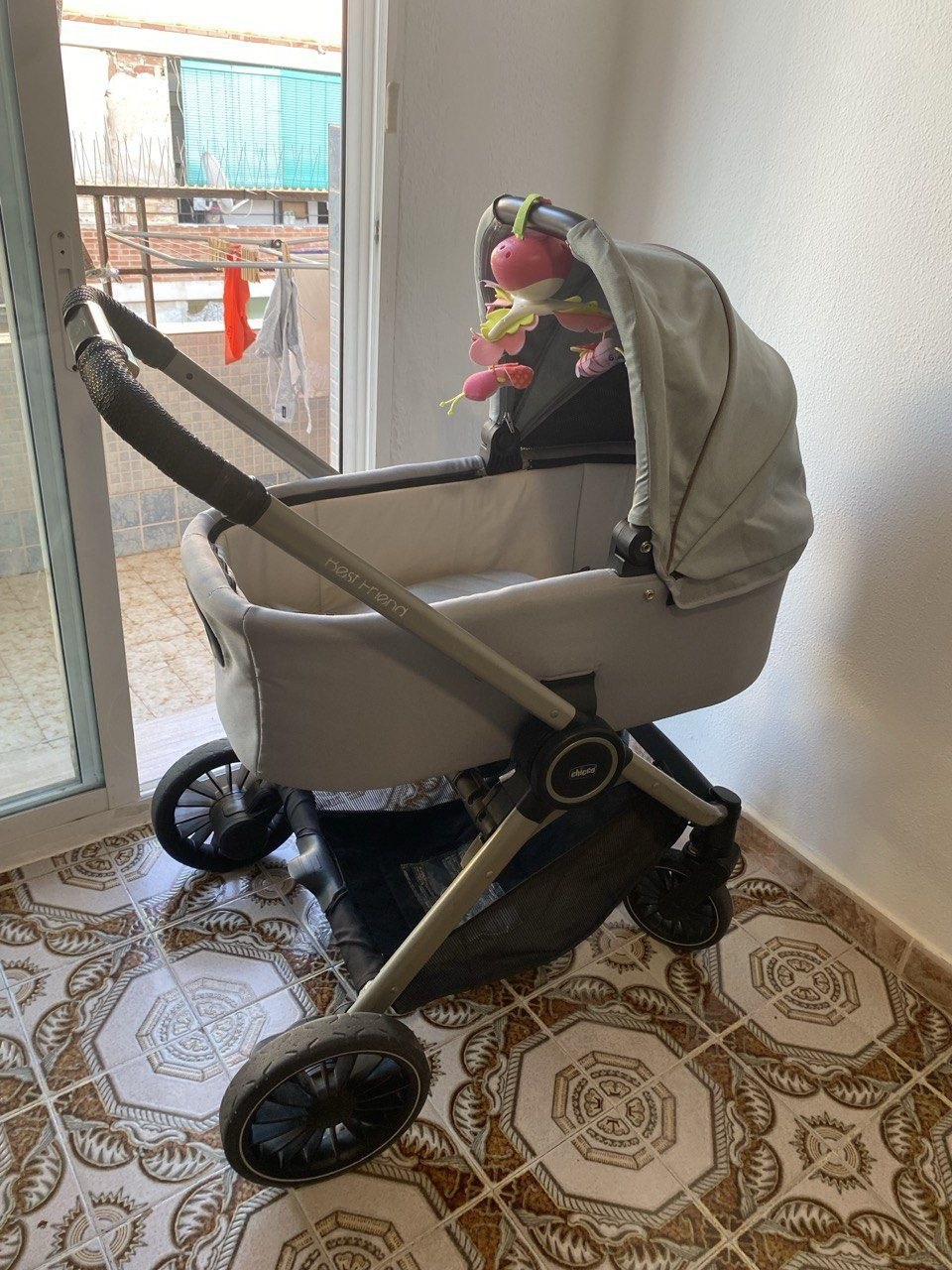 Продам Коляску Chicco 3 в 1+подарок 7