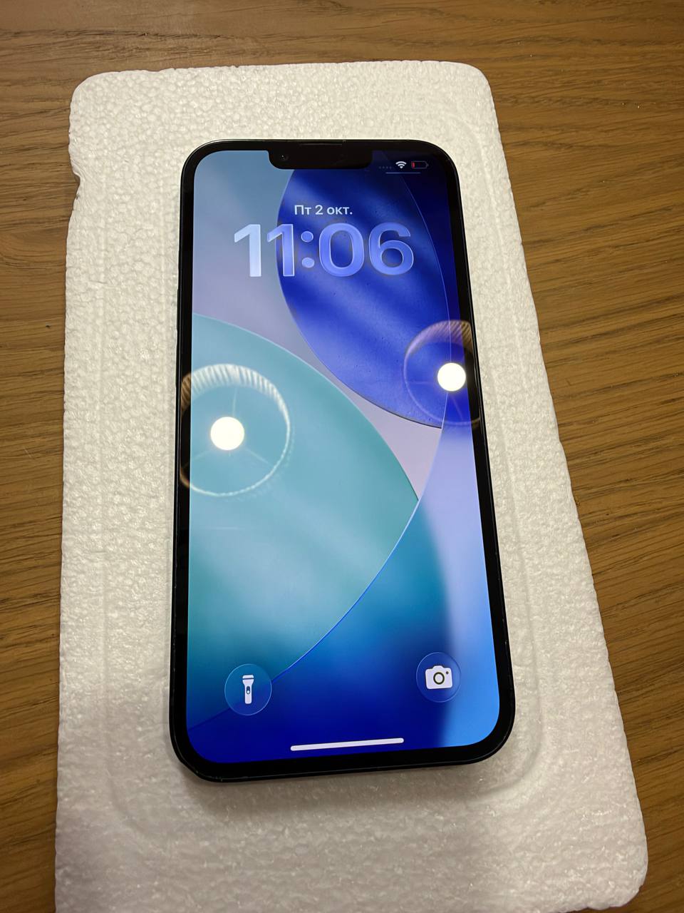 Продам iphone 13 128gb в хорошем состоянии. В комплекте наушники и шнур зарядки без блочка. Батарея 