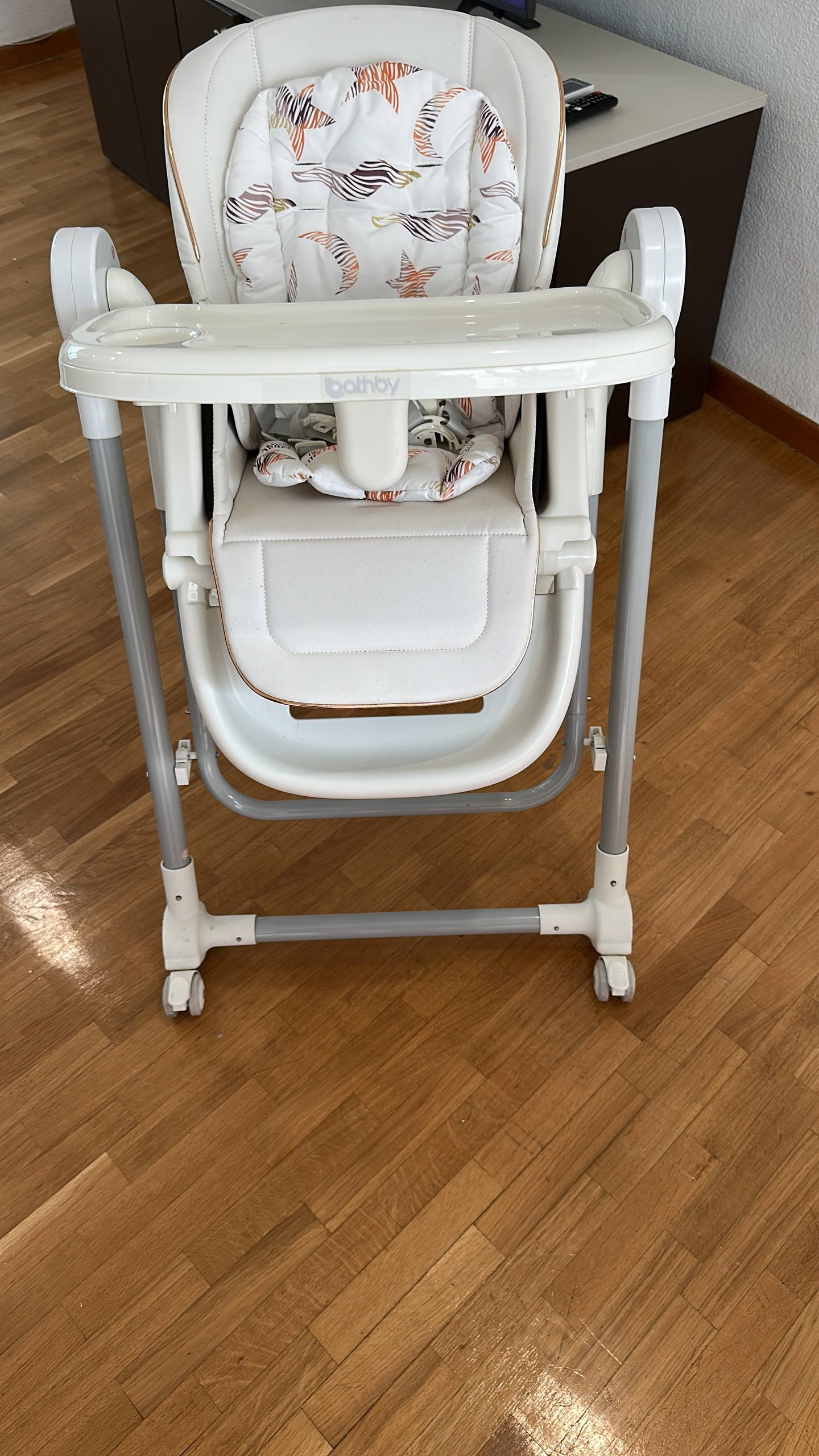 Новый детский стульчик 60€. Аликанте