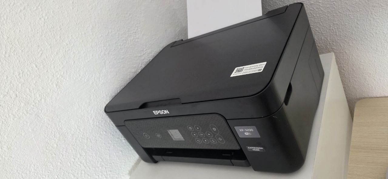 Продаю принтер Epson Expression Home XP-3200.
