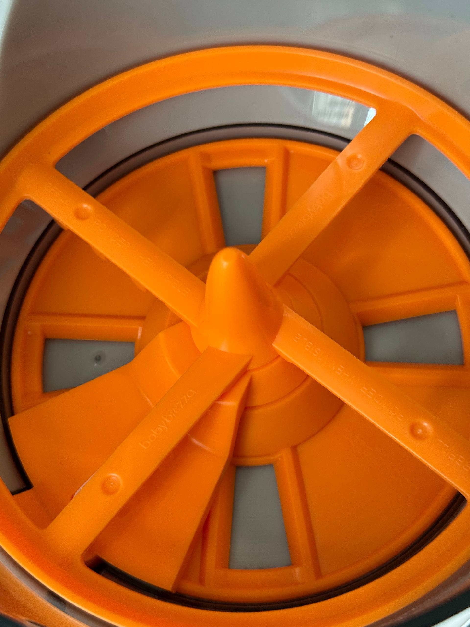 Автоматический приготовитель детской смеси  Baby Brezza 2