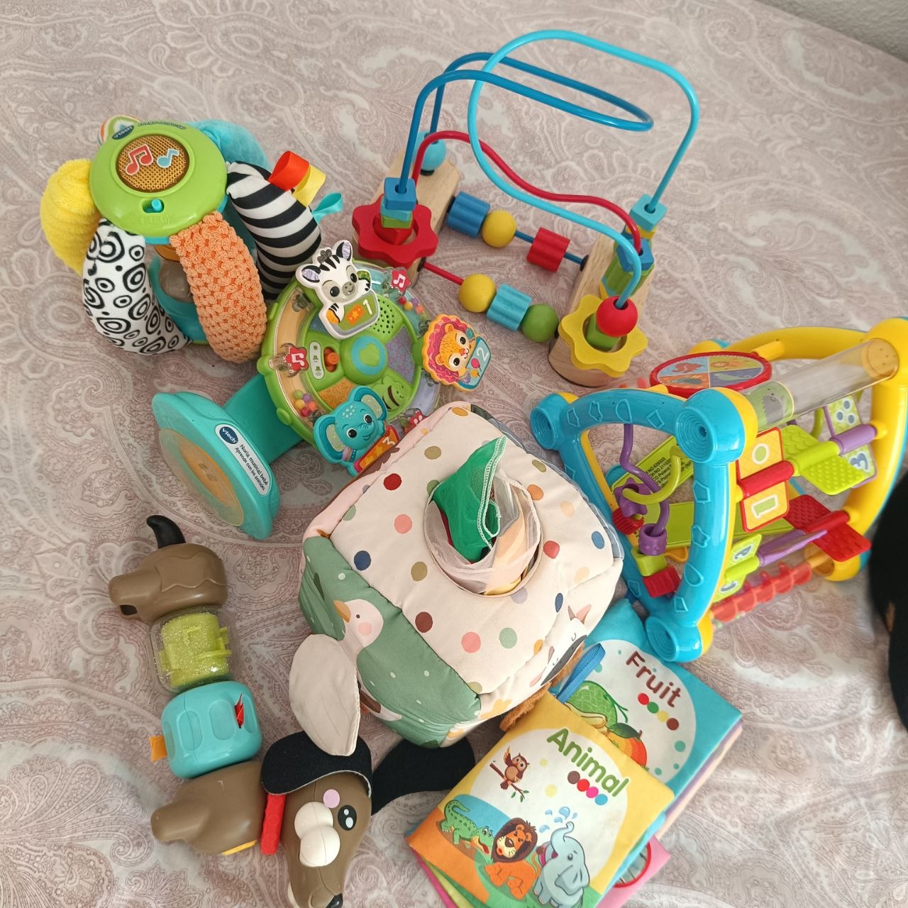 Игрушки от 6 месяцев, все как новые. 20€ за всё.
