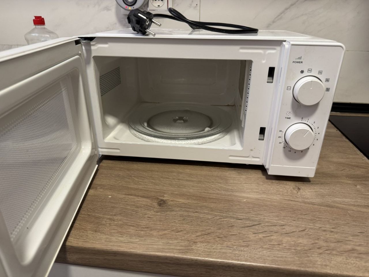 Продам микроволновку за 25 Евро в Аликанте. 3
