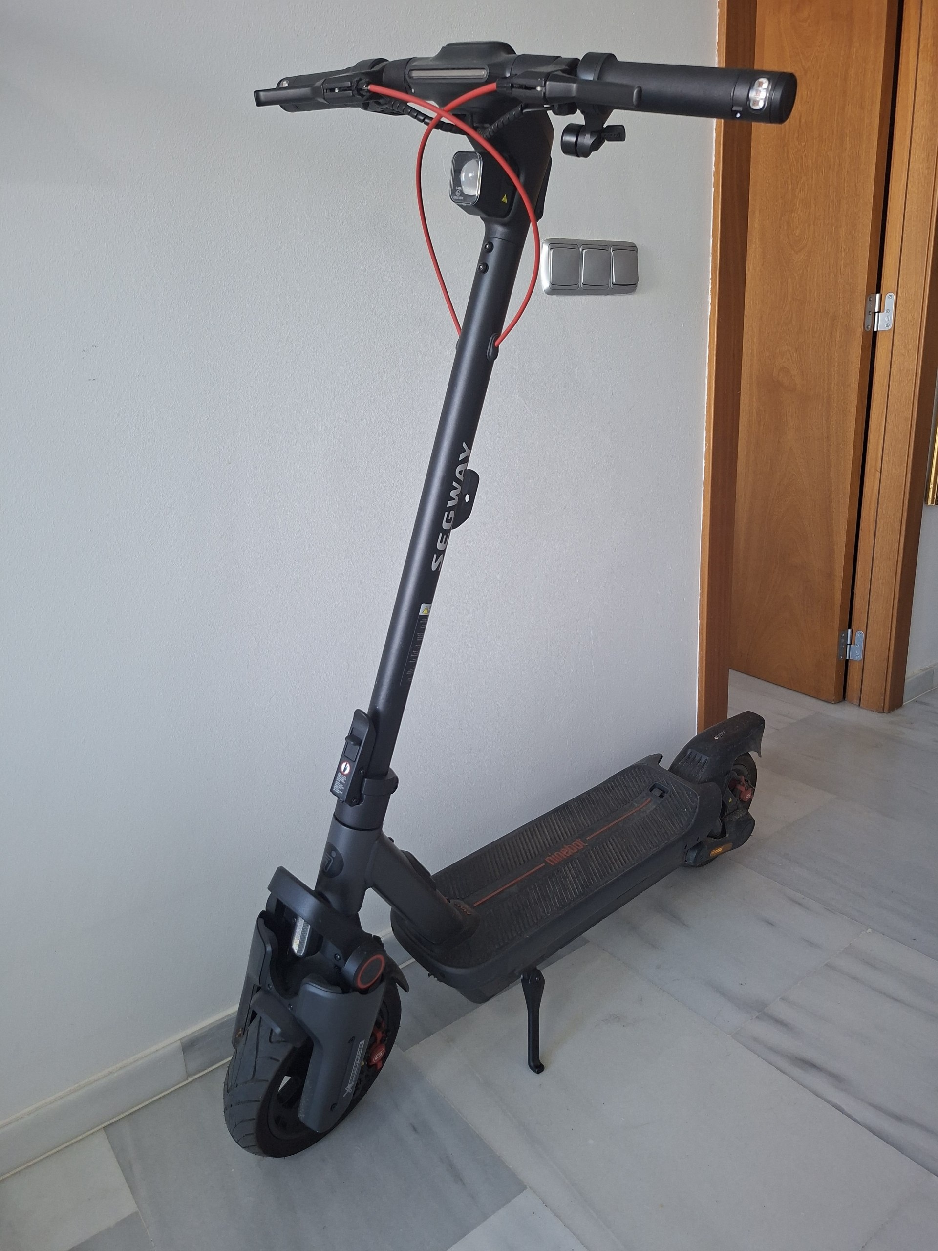 Продаю электросамокат Segway Ninebot MAX G3 E в очень хорошем состоянии.