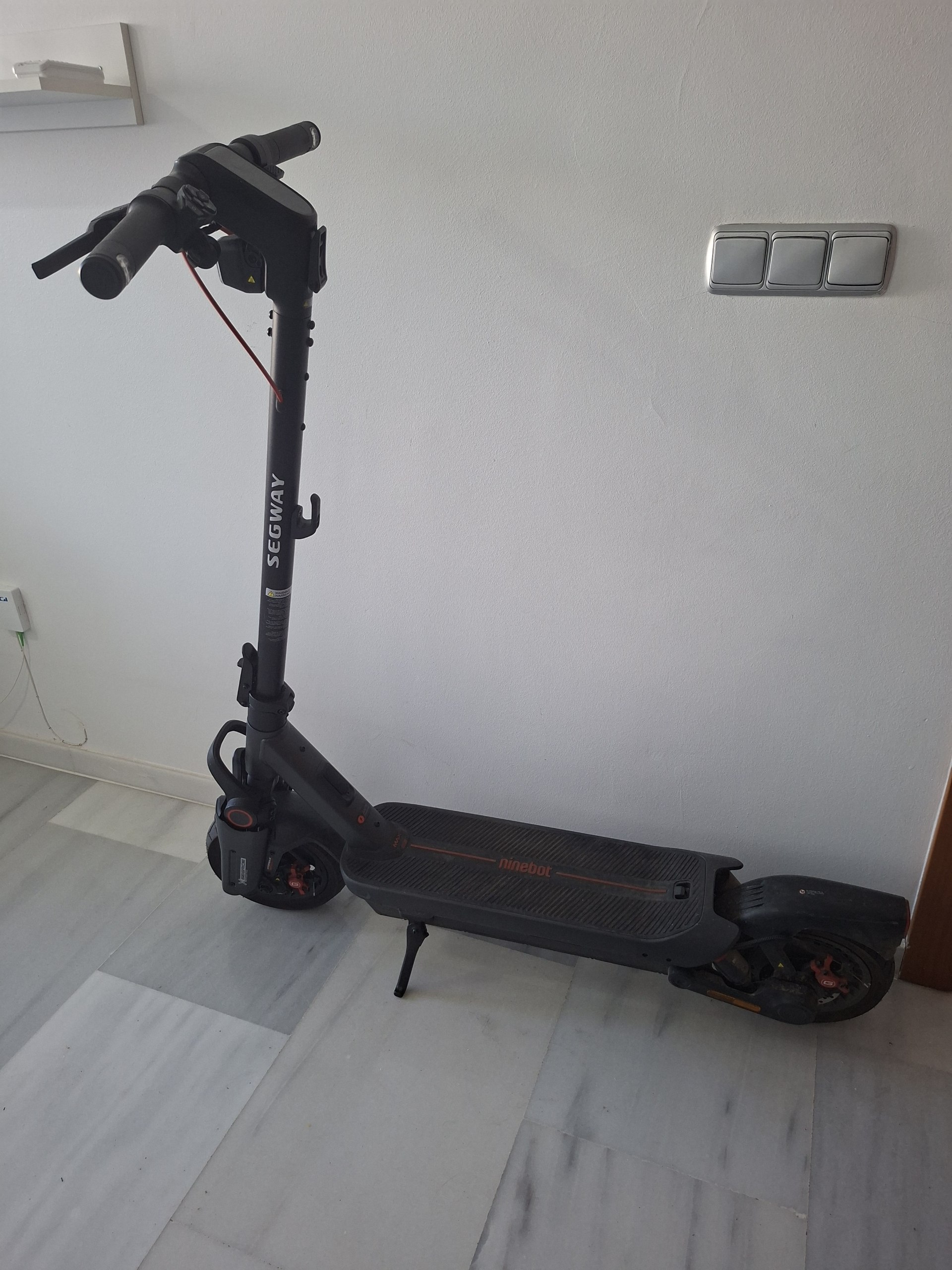 Продаю электросамокат Segway Ninebot MAX G3 E в очень хорошем состоянии. 2